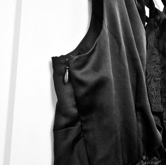 A Pea In The Pod Sleeveless Black Embellished Special Occassion Maternity Dress - Picture 7 of 11